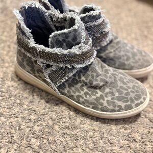 Women’s blowfis shoe bundle size 7.5